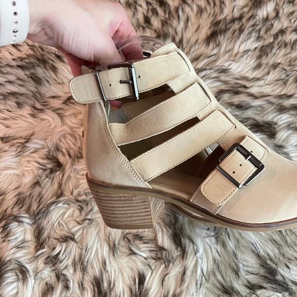 Crevo Jessamine Buckle Bootie Womens Sz 8.5 Tan Bone Boho Strappy Pointed Toe - Picture 9 of 13